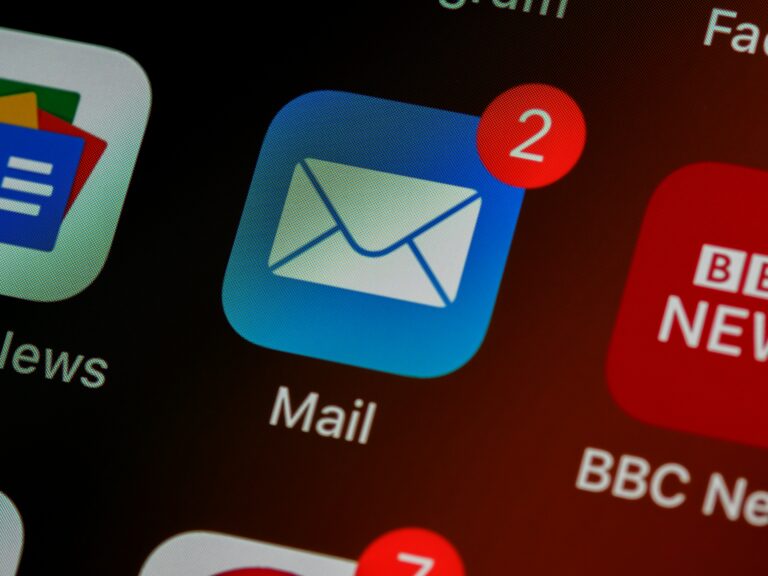 Choosing The Right Voicemail to Email Tool For Your Nonprofit