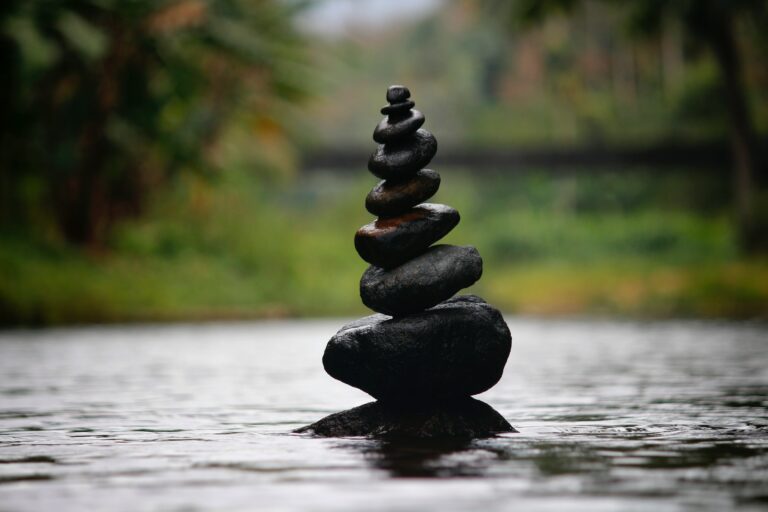 Balancing Transactional and Relationship Marketing Across the User Journey