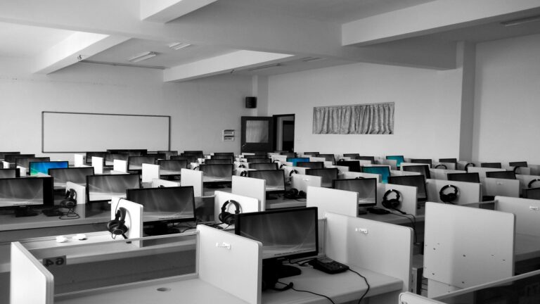 Virtual Call Center Software: Best Features & How to Get Started