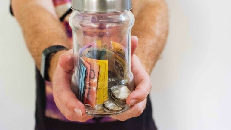 6 Alumni Fundraising Best Practices and Top 15 Ideas for Your Next Campaign