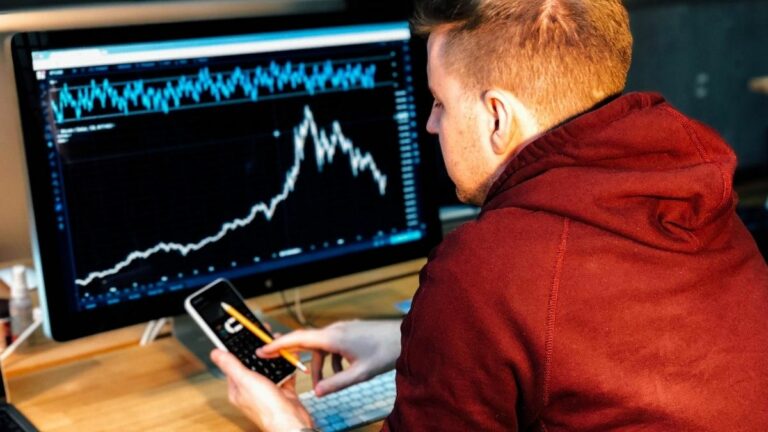 Top 20 Text Message Marketing Statistics to Give You a Leg Up With Customer Communication