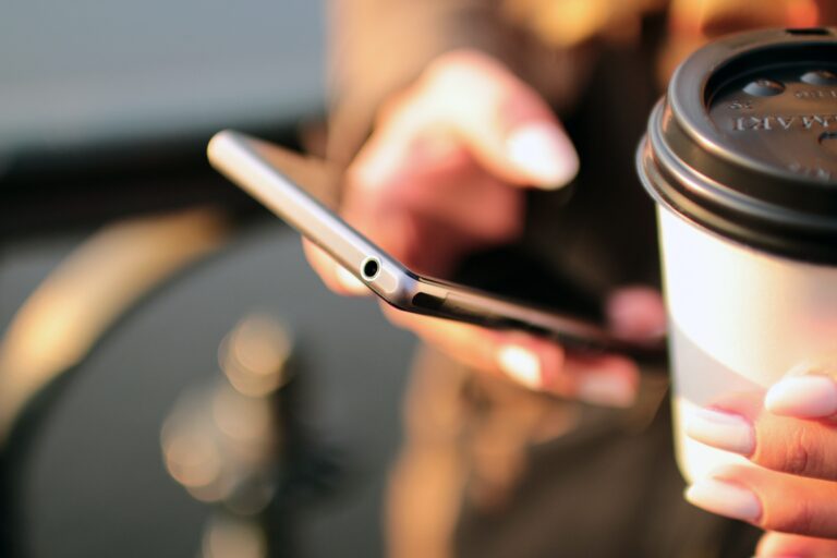 The Complete Guide to Text Messaging for Customer Service (With SMS Templates)