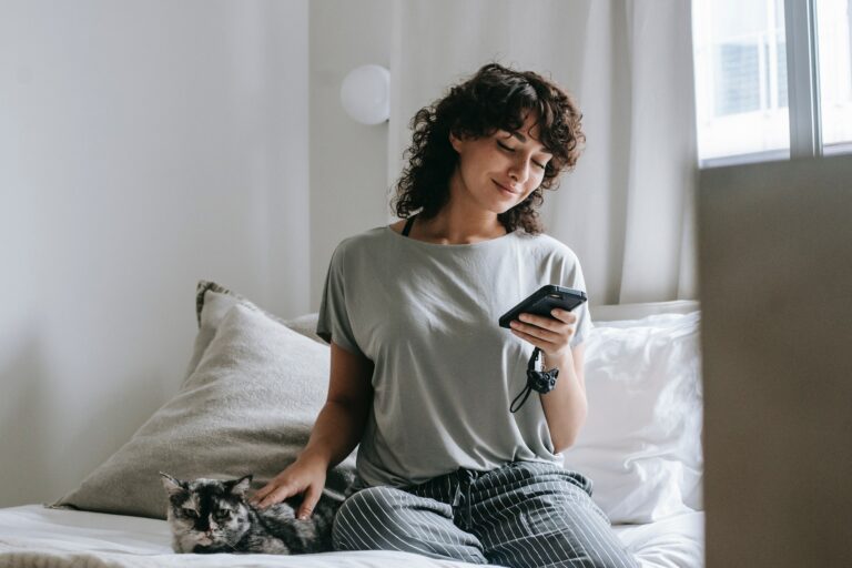How Do You Invite People to Church with Texting? (With Tips, Best Practices, and Samples)