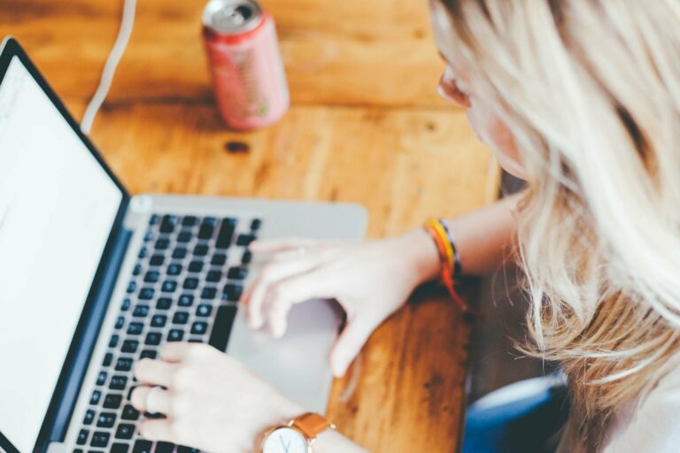 SMS Campaigns Analytics and Reporting: How to Measure the Performance of Campaigns on CallHub