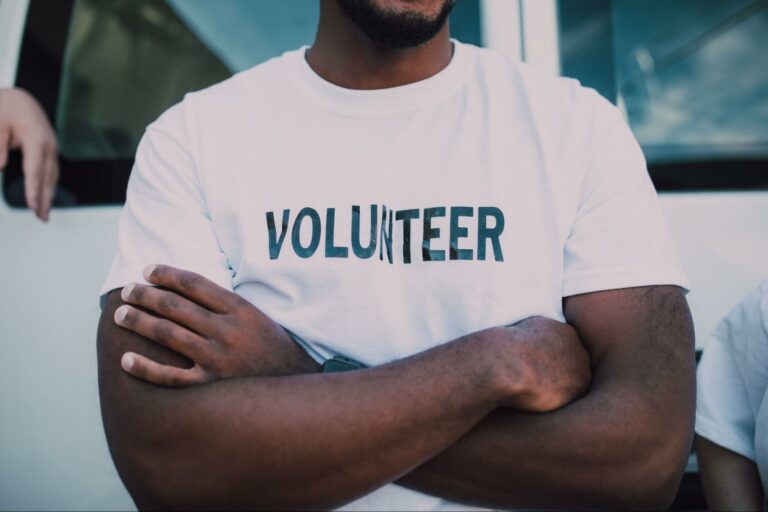 What is Peer-to-Peer Fundraising: An Evergreen Guide for Nonprofits