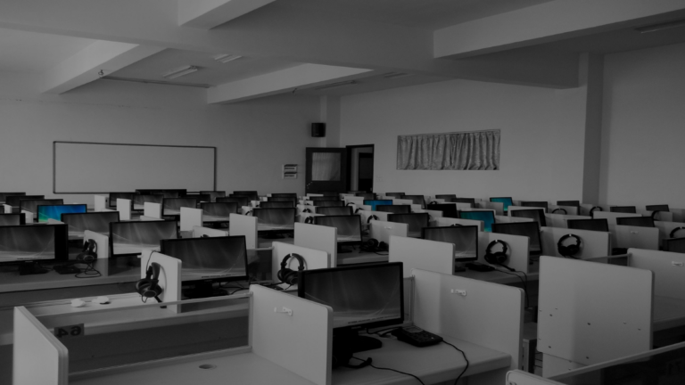 Contact Center Vs Call Center – Key Differences Between The Two