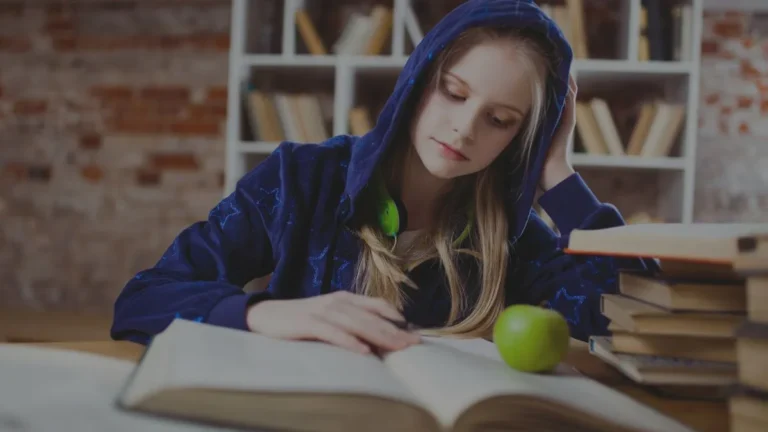 Texting College Students Made Easy: Top Campus Messaging Tactics