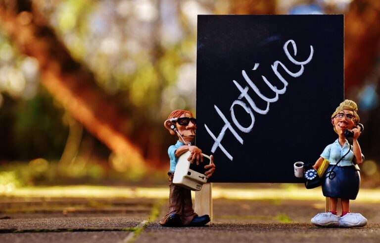 How to Set up a Political Hotline: Steps, Metrics and Tools